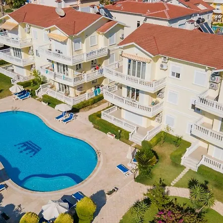 Vibrant Flat With Shared Pool In Lejlighed
