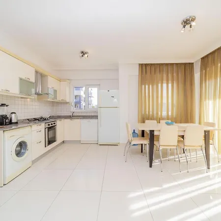 Vibrant Flat With Shared Pool In Belek