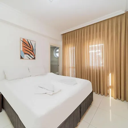 Vibrant Flat With Shared Pool In