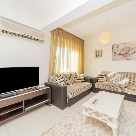 Vibrant Flat With Shared Pool In *