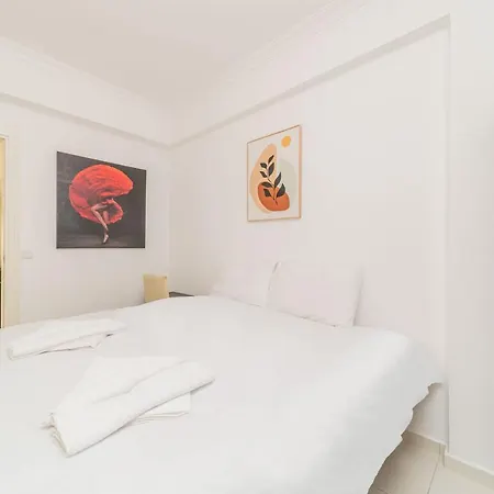 Apartman Vibrant Flat With Shared Pool In *