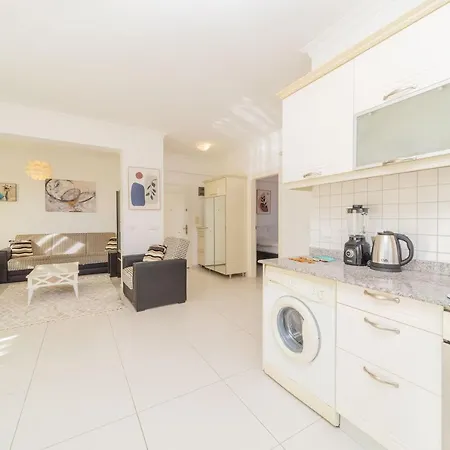 Vibrant Flat With Shared Pool In *